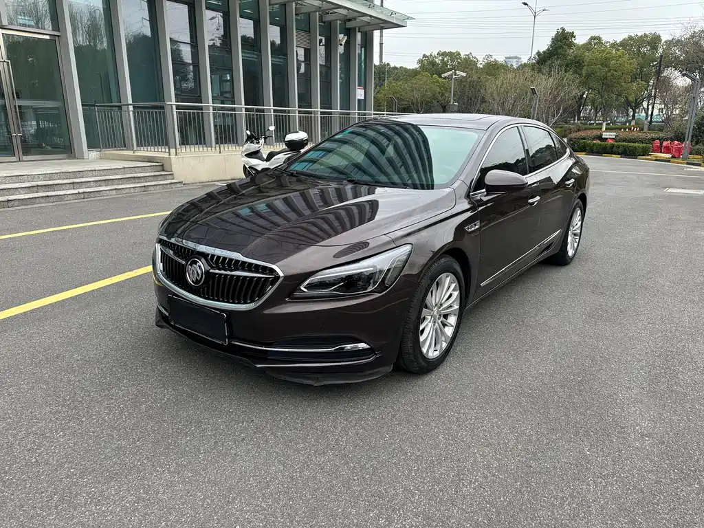 Buick LaCrosse 2018 — фото 1