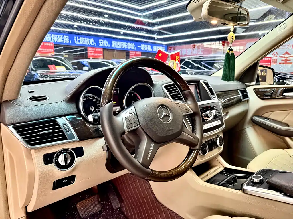 Mercedes-Benz GL-Class 2016 — фото 9