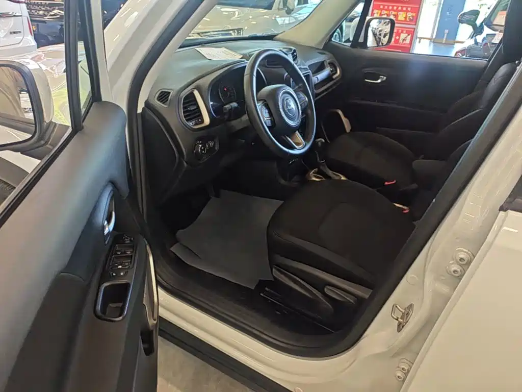 Jeep Renegade 2019 — фото 16