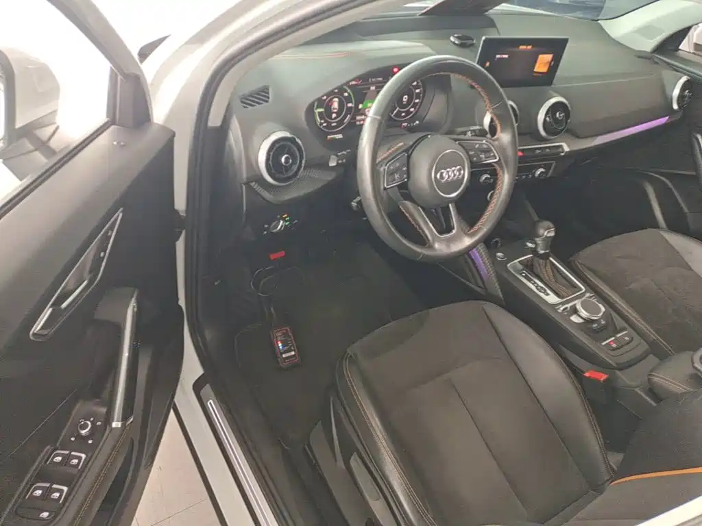 Audi Q2L E-Tron 2022 — фото 16