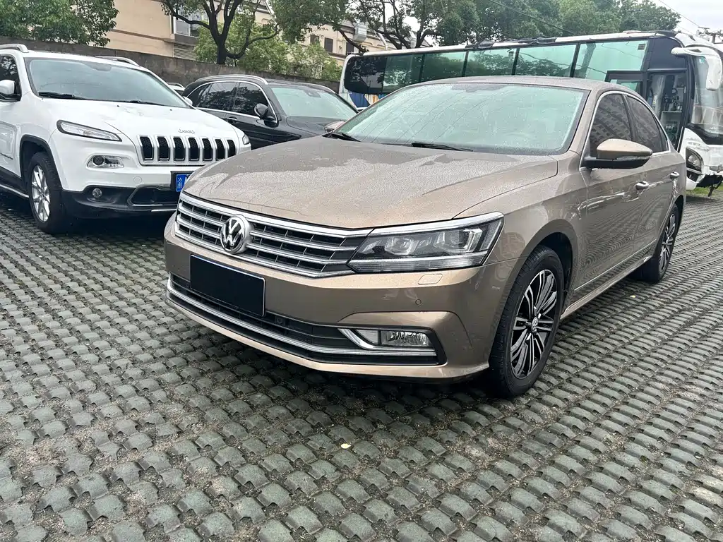 Volkswagen Passat 2018 — фото 1
