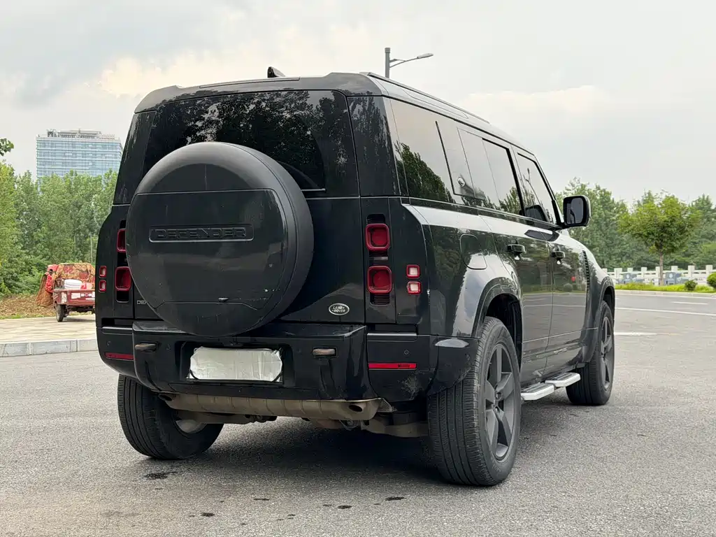 Land Rover Defender 2022 — фото 15