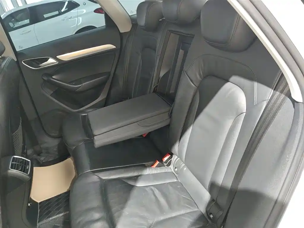Audi Q3 2015 — фото 17