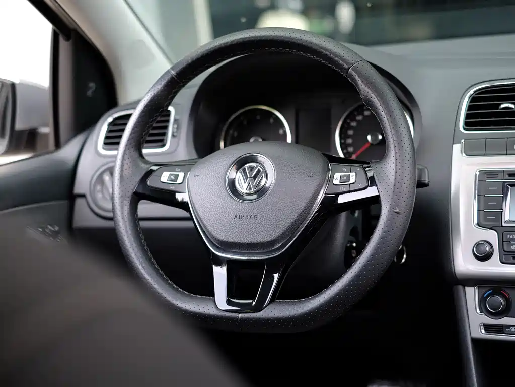Volkswagen Polo 2015 — фото 19
