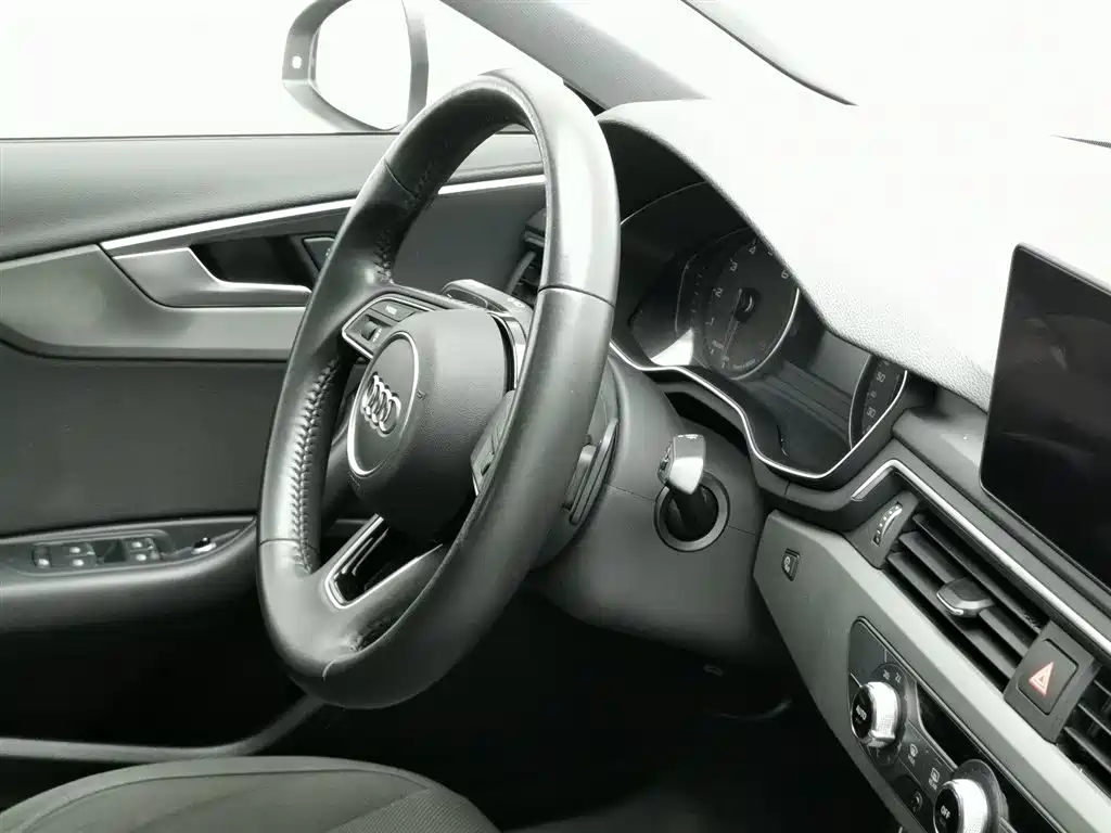 Audi A4L 2019 — фото 22
