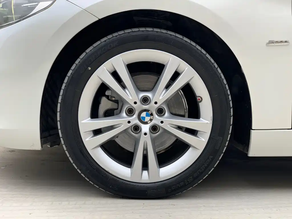 BMW 1 Series 2017 — фото 14