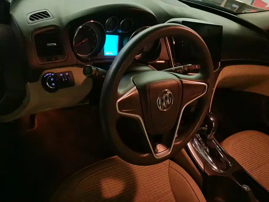 Buick Regal 2015 — фото 12