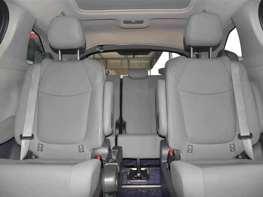 Toyota Granvia 2023 — фото 10