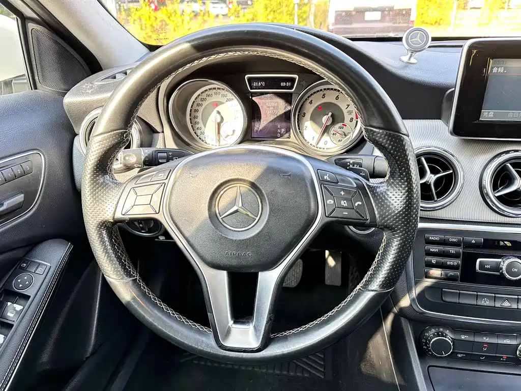 Mercedes-Benz GLA 2015 — фото 9