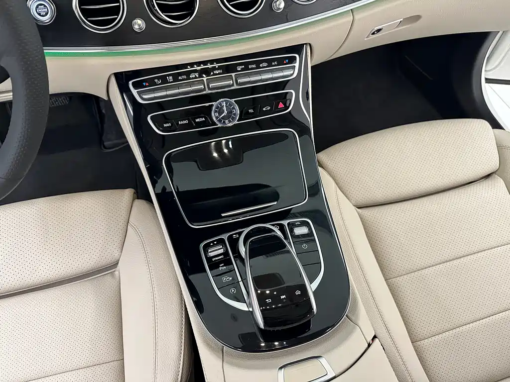 Mercedes-Benz E-Class 2017 — фото 19