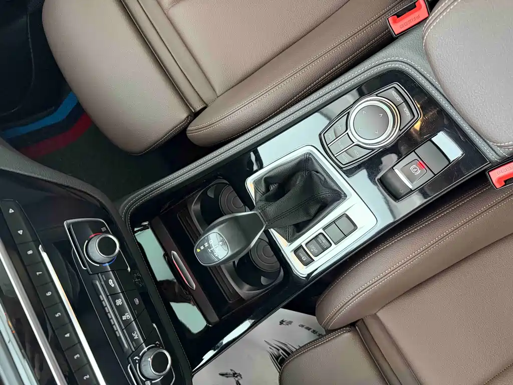 BMW 1 Series 2019 — фото 13