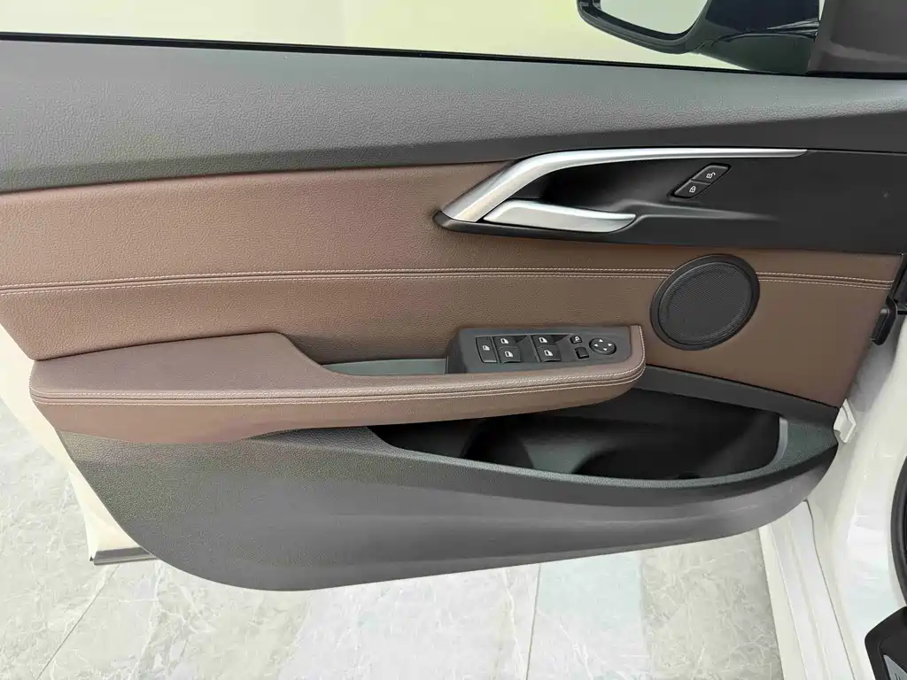 BMW 1 Series 2019 — фото 14