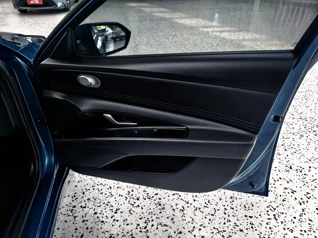 Hyundai Elantra 2022 — фото 11