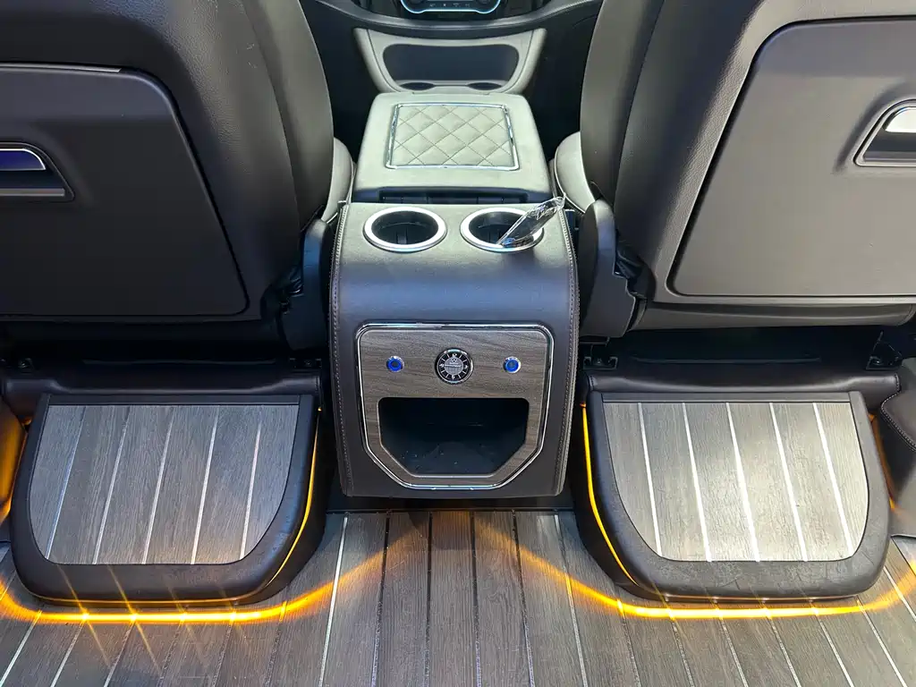 Mercedes-Benz Vito 2023 — фото 12