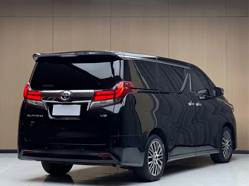 Toyota Alphard 2017 — фото 3