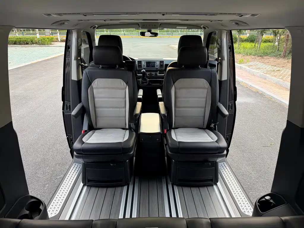 Volkswagen Multivan 2019 — фото 17
