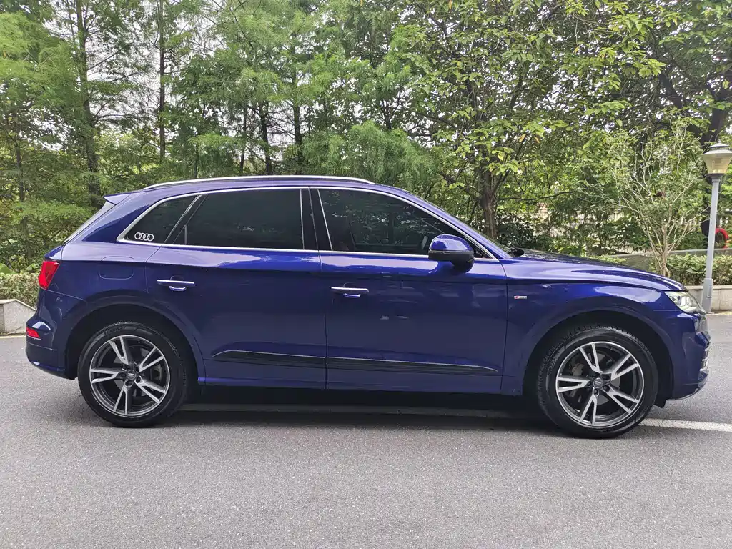 Audi Q5L 2019 — фото 8