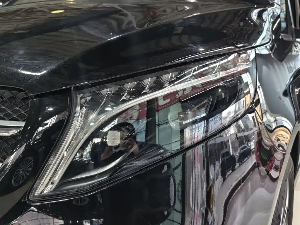 Mercedes-Benz V-Class 2023 — фото 26