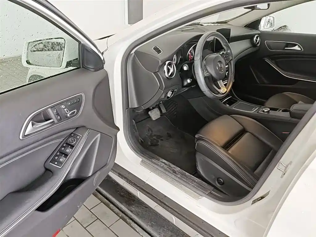Mercedes-Benz GLA 2018 — фото 23