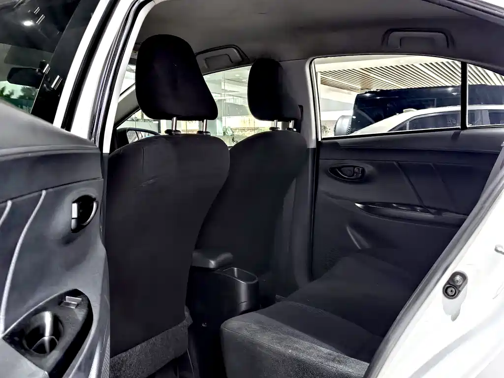 Toyota Yaris L 2019 — фото 6