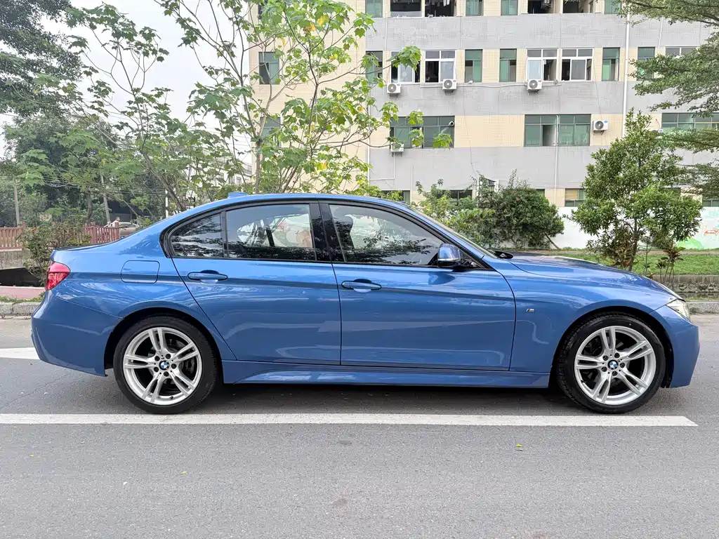 BMW 3 Series 2018 — фото 10