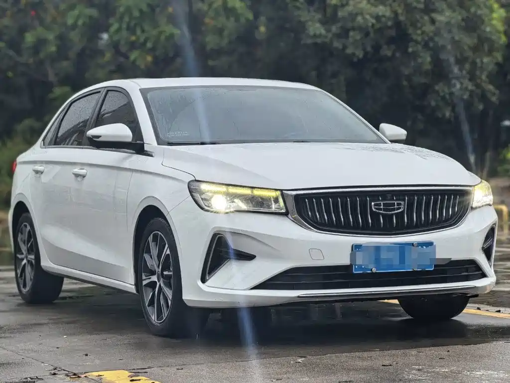 Geely Emgrand 2021
