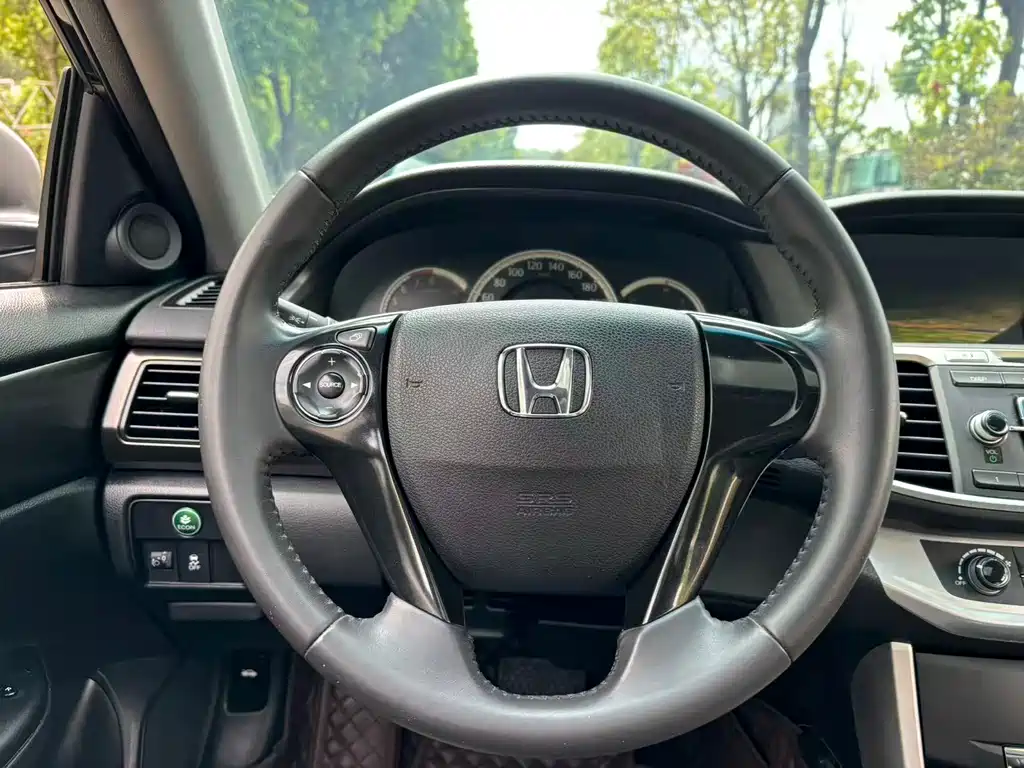 Honda Accord 2015 — фото 24