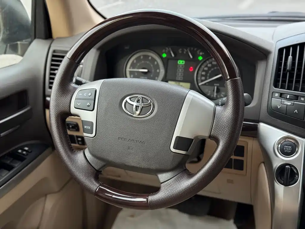 Toyota Land Cruiser 2016 — фото 12