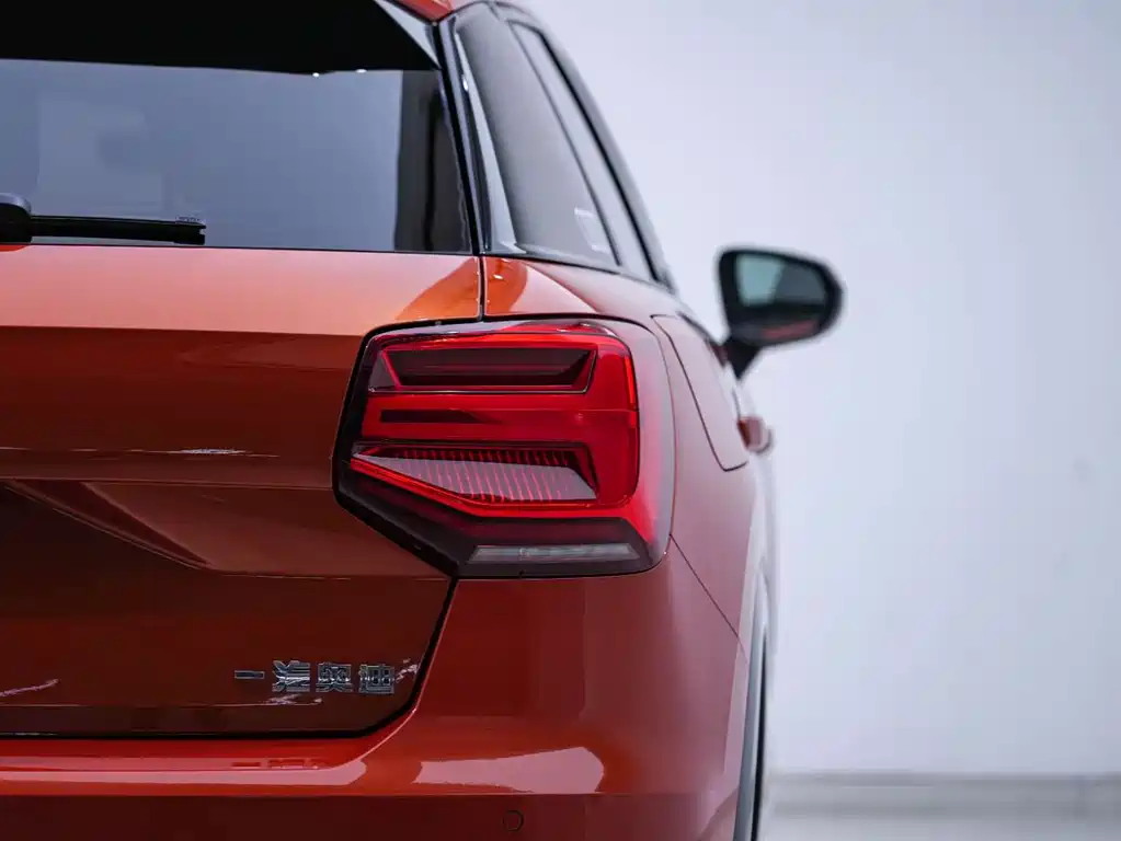 Audi Q2L 2019 — фото 20