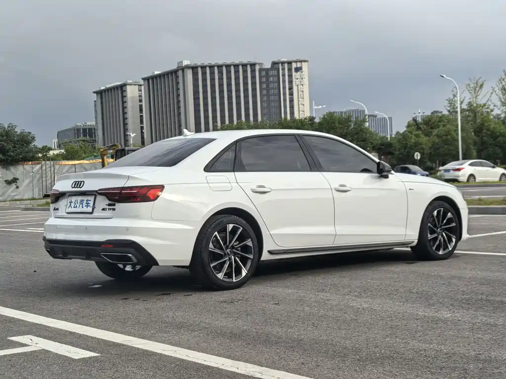 Audi A4L 2023 — фото 19