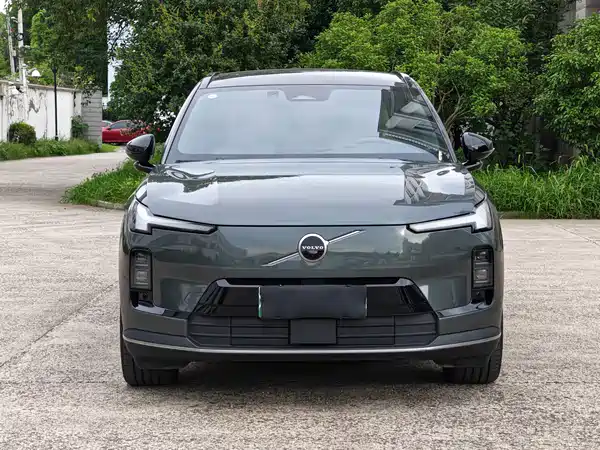 Volvo XC70 Plug-In Hybrid 2025