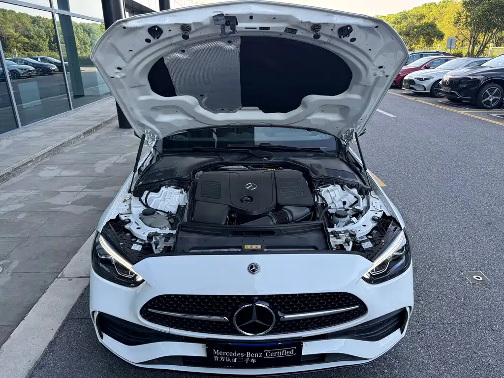 Mercedes-Benz C-Class 2025