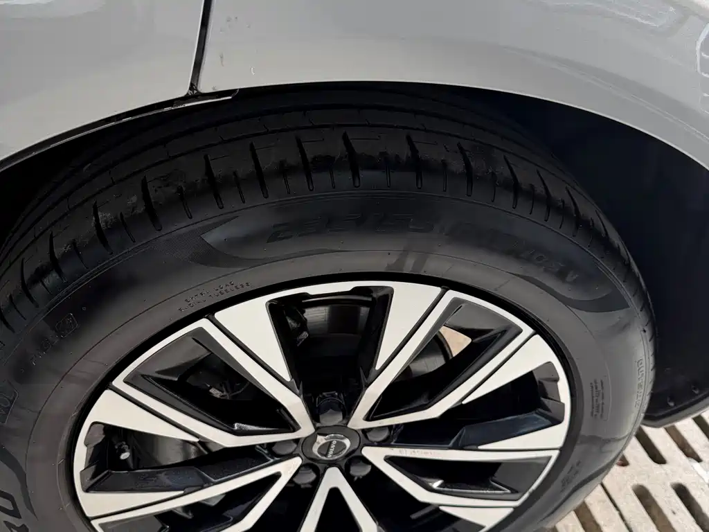 Volvo XC60 2022 — фото 11