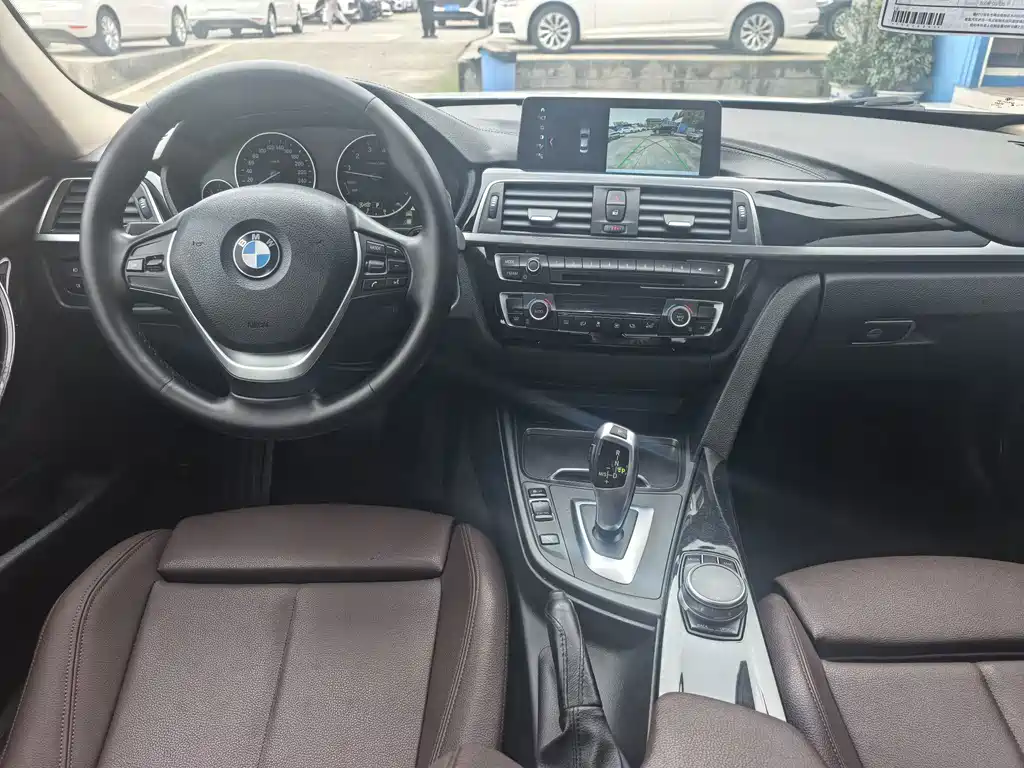 BMW 3 Series 2019 — фото 15