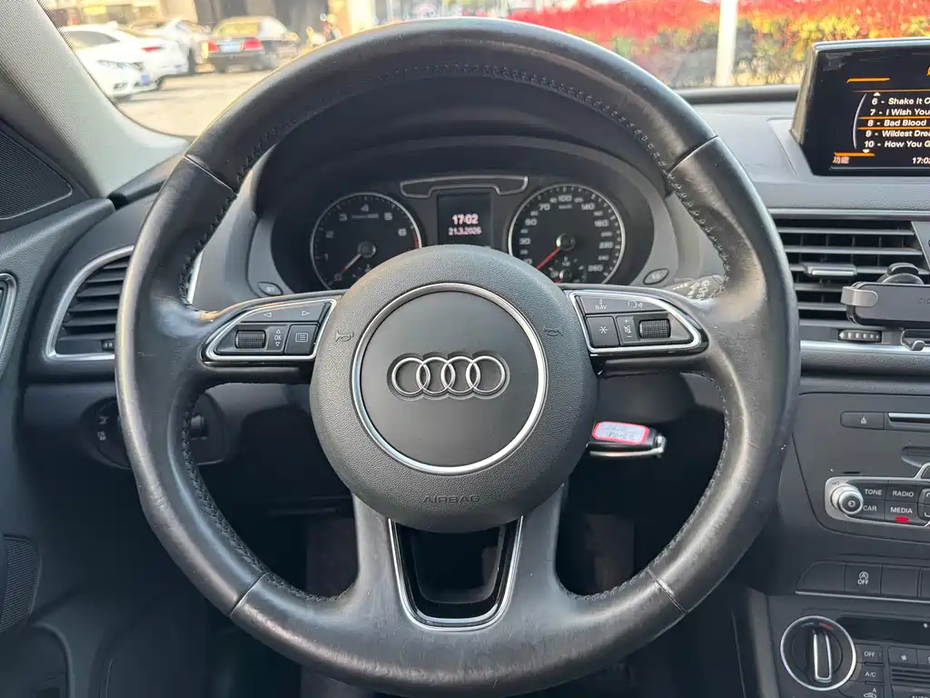 Audi Q3 2016 — фото 15