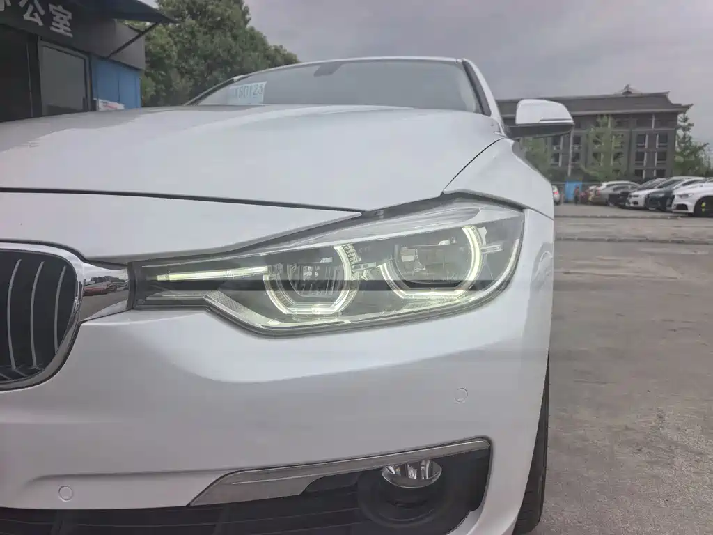 BMW 3 Series 2019 — фото 9