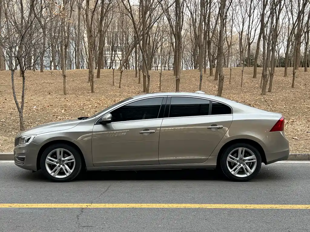 Volvo S60 2015 — фото 3