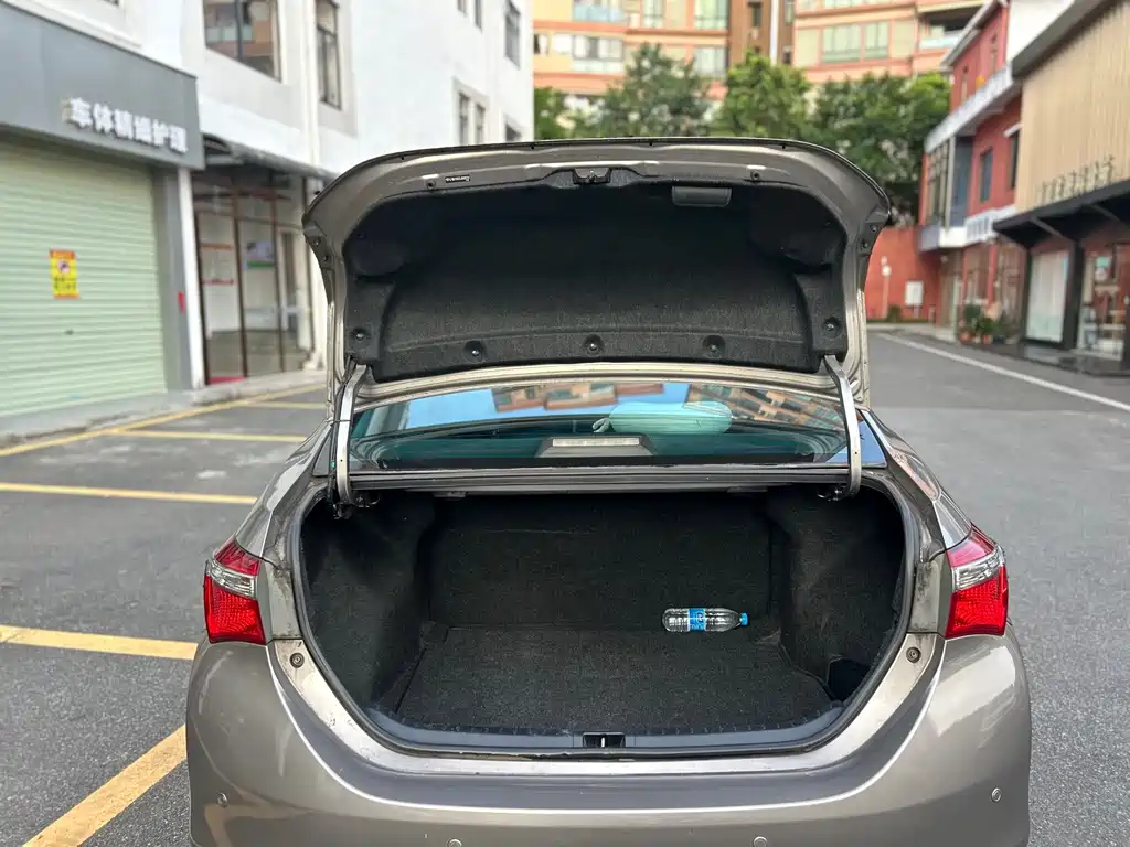 Toyota Corolla 2018 — фото 39