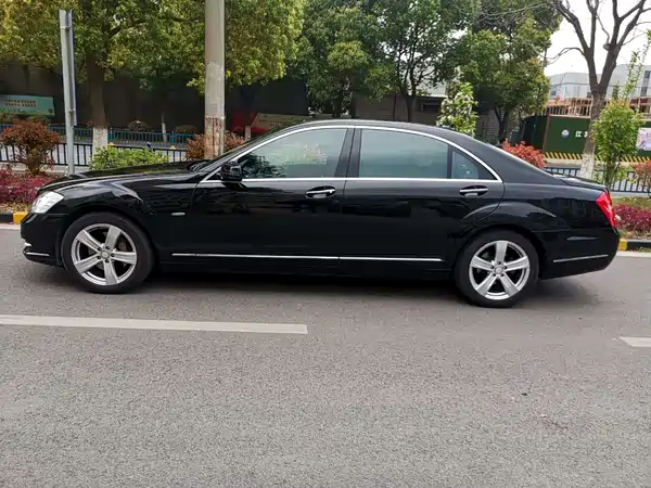 Mercedes-Benz S-Class 2012