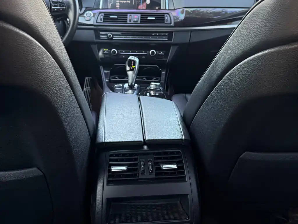 BMW 5 Series 2013 — фото 16
