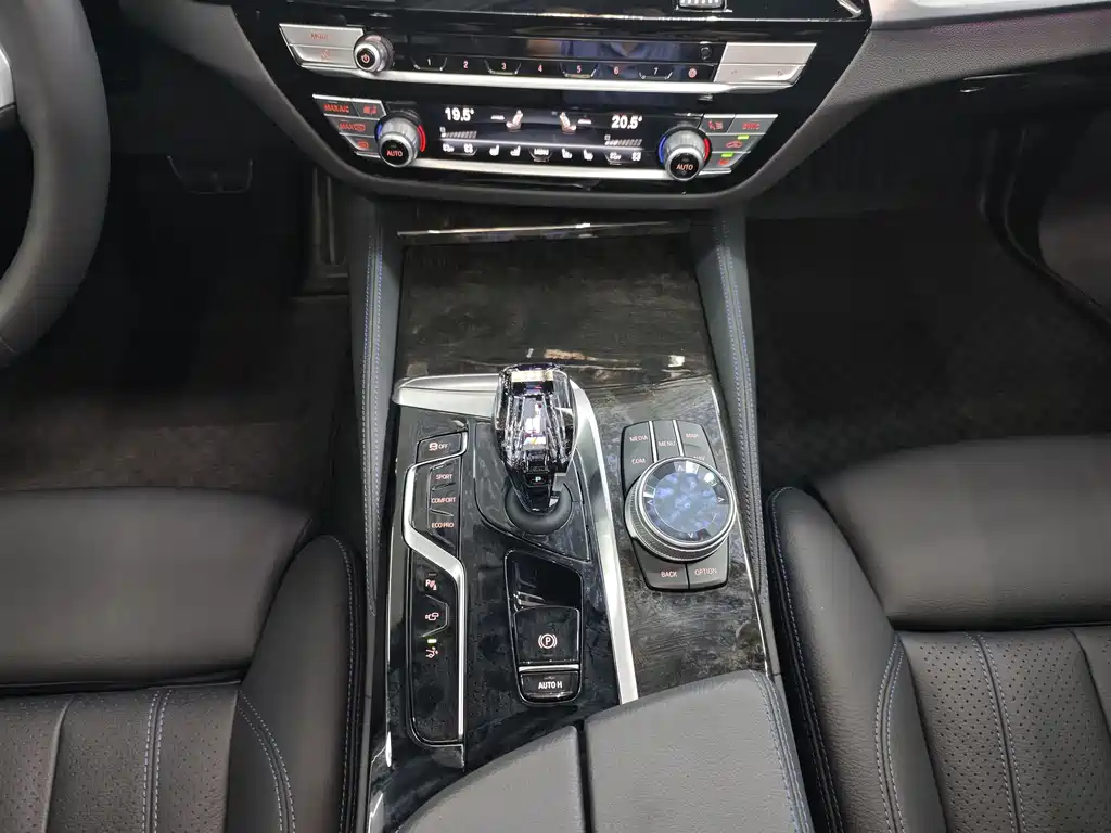 BMW 6 Series GT 2025 — фото 22