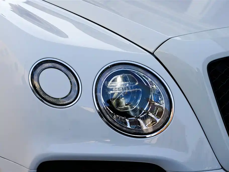 Bentley Bentayga 2019 — фото 25