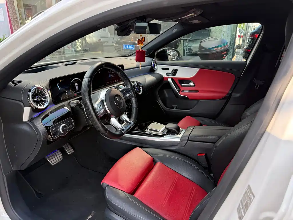 Mercedes-Benz A-Class AMG 2023 — фото 6