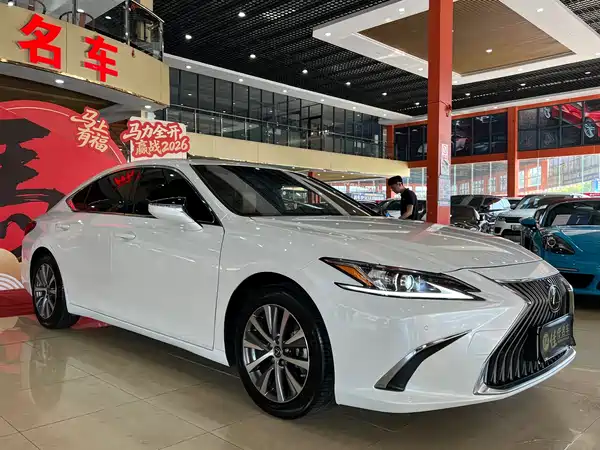 Lexus ES 2018