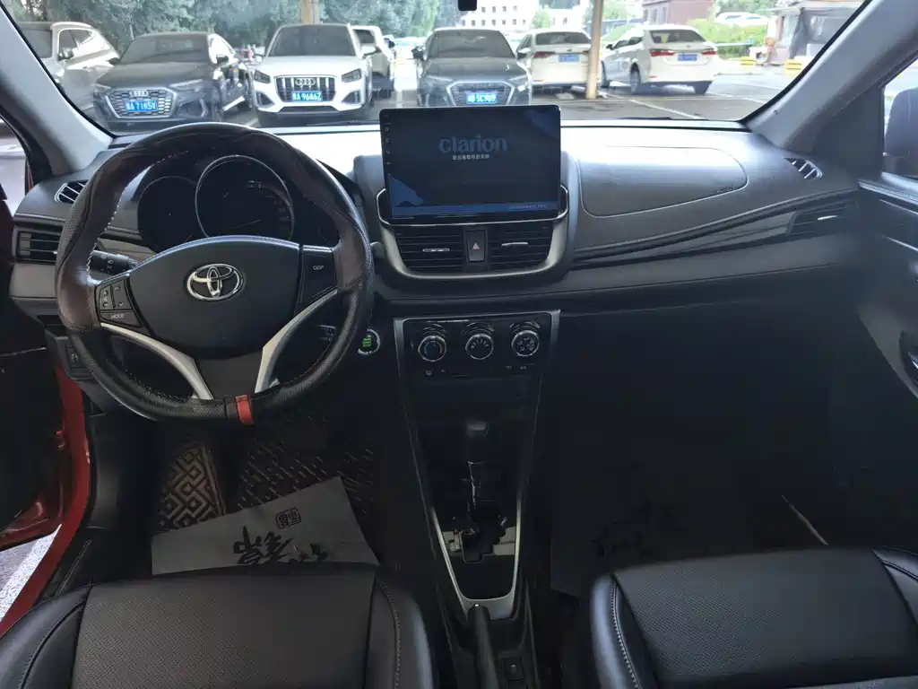 Toyota Yaris L 2022 — фото 10