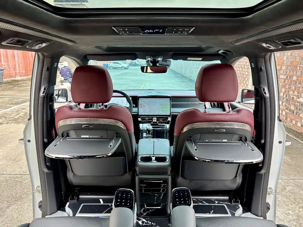 GAC Motor Trumpchi M8 2024 — фото 14