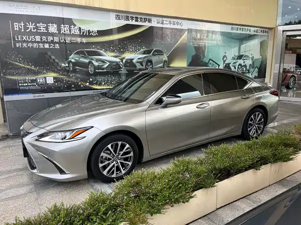 Lexus ES 2024