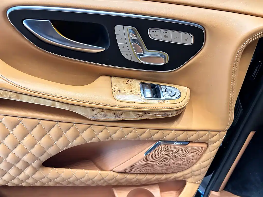 Mercedes-Benz V-Class 2020 — фото 20