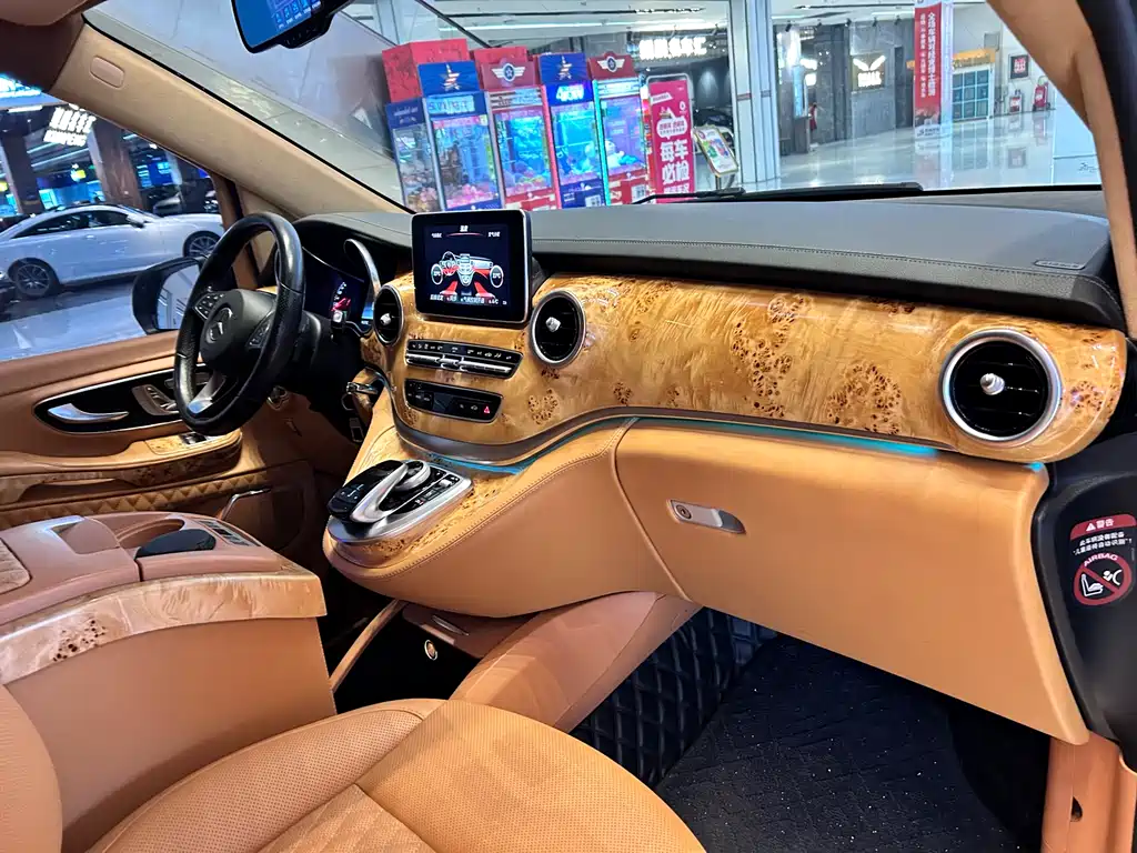 Mercedes-Benz V-Class 2020 — фото 21