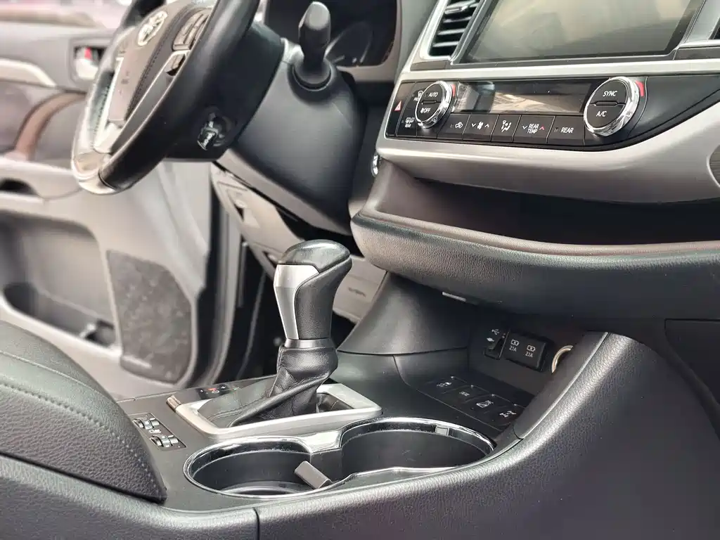 Toyota Highlander 2018 — фото 17